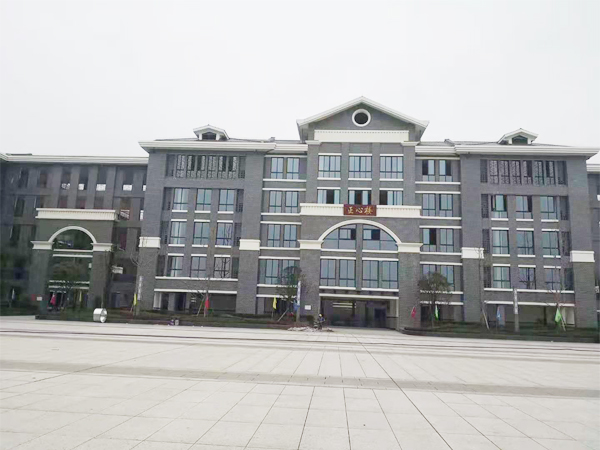 重慶璧山中學(xué)55寸3.5MM3X4機(jī)柜